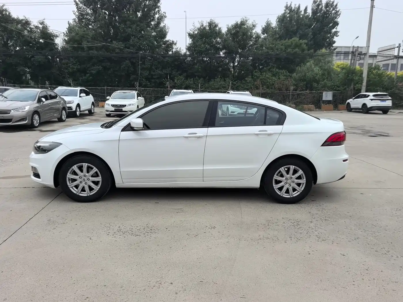 Qoros 3 2019 2018 Sedan 1.6L Auto Leading