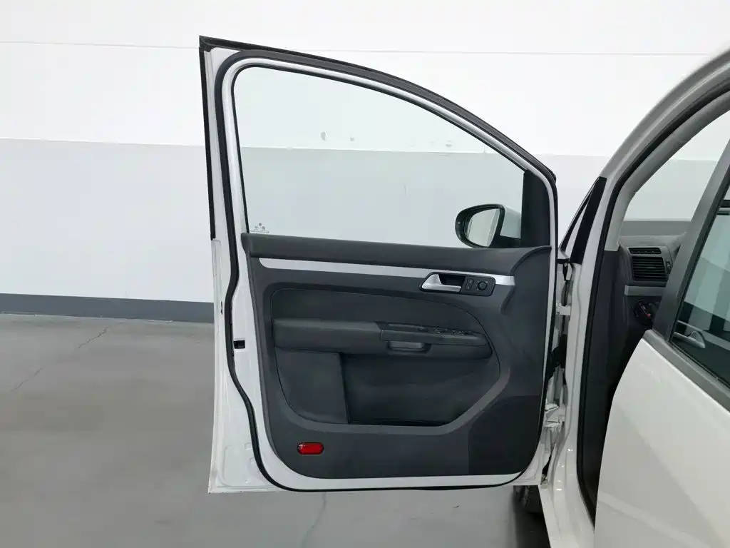 Volkswagen Touran 2018 2015 1.4T Manual Trend Edition 5-seater