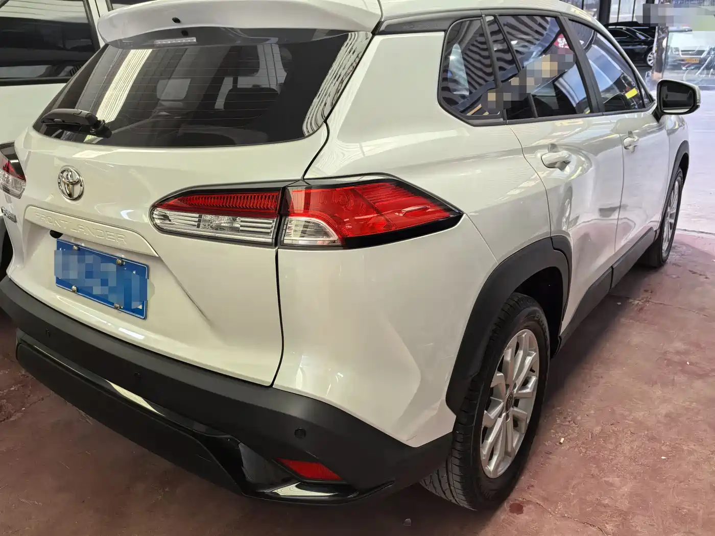 Toyota Frontlander 2024 2.0L CVT Elite Plus Edition фото 6