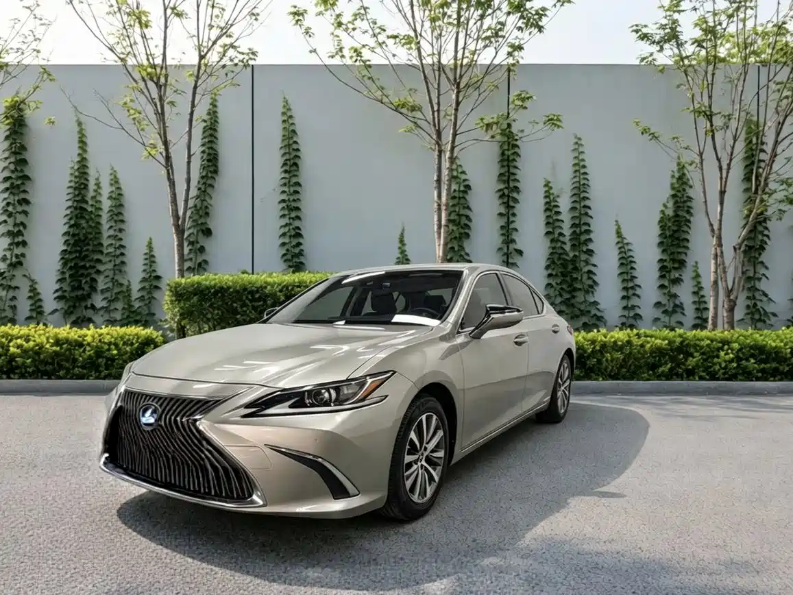 Фото 1 - Lexus ES