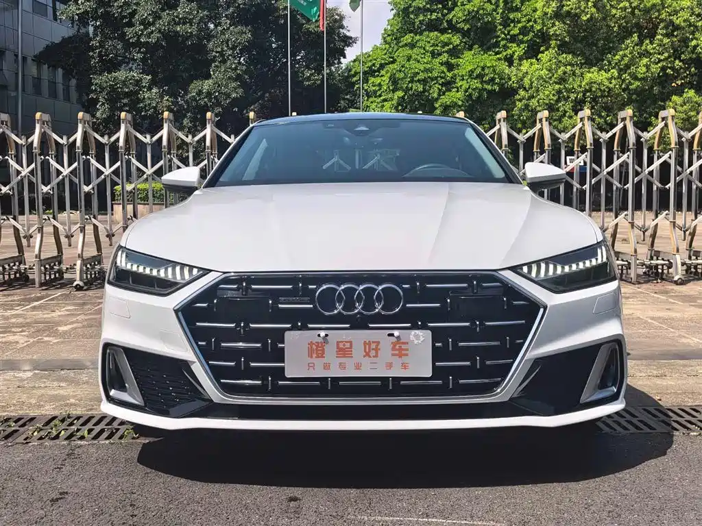 Фото 2 - Audi A7L
