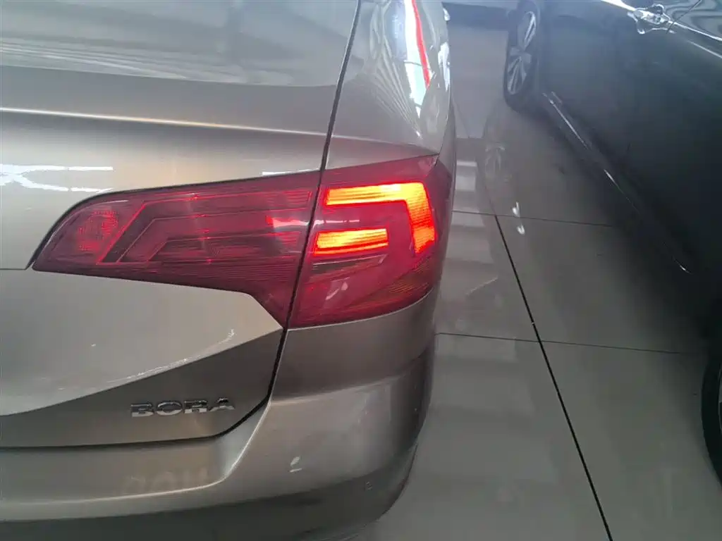 Volkswagen Bora 2017 1.6L Automatic Comfort фото 8