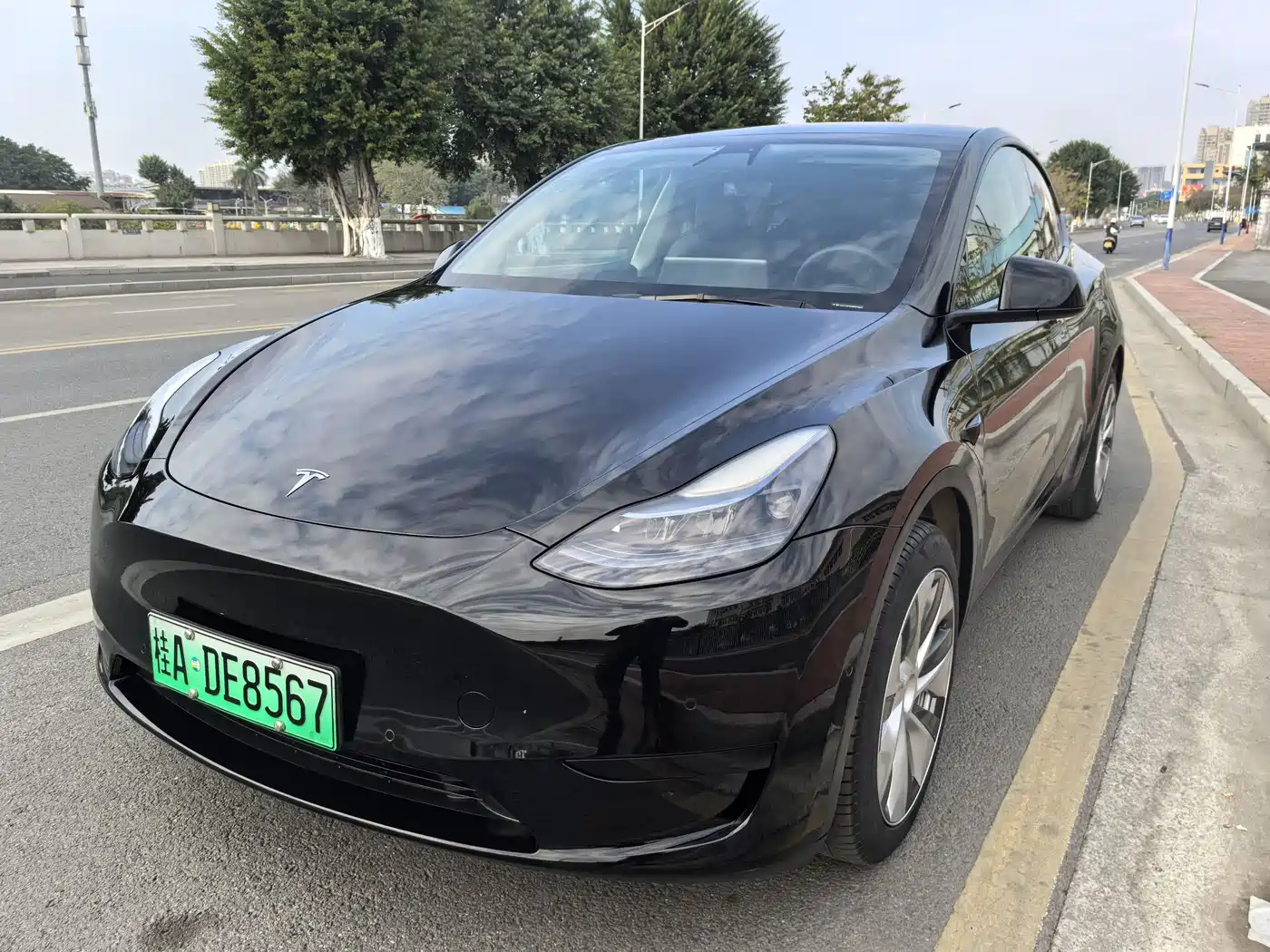 TESLA MODEL Y