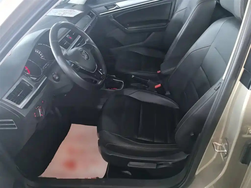 Volkswagen Bora 2017 1.6L Automatic Comfort фото 15
