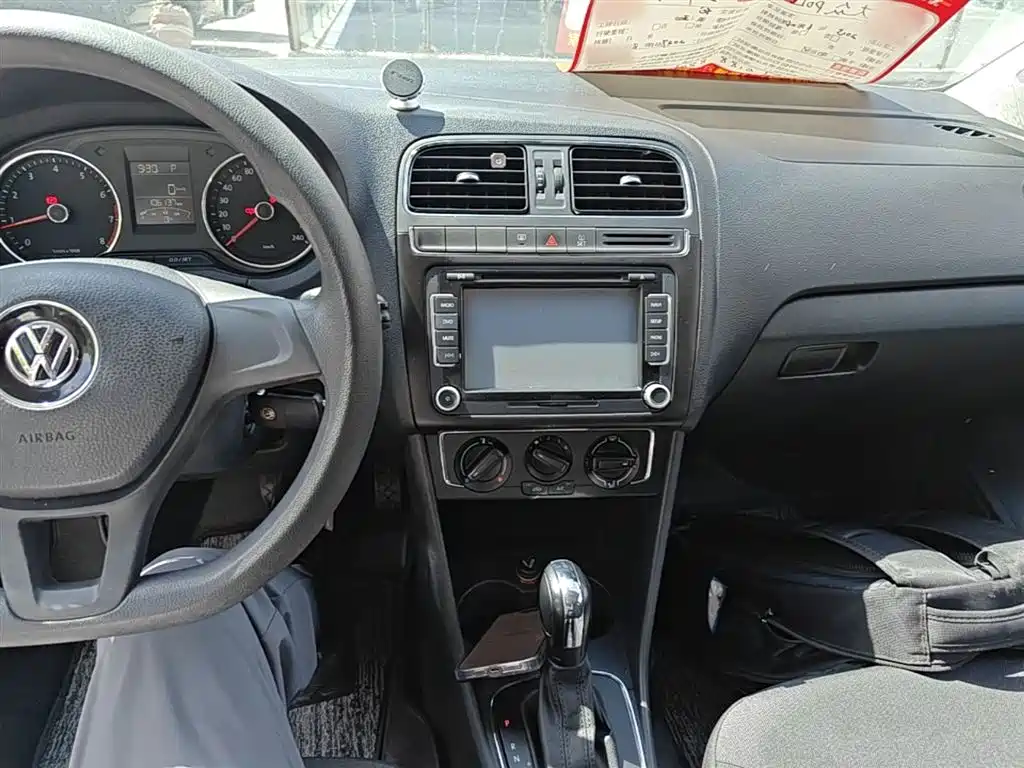 Volkswagen Polo 2014 1.6L Automatic Comfort Edition фото 10