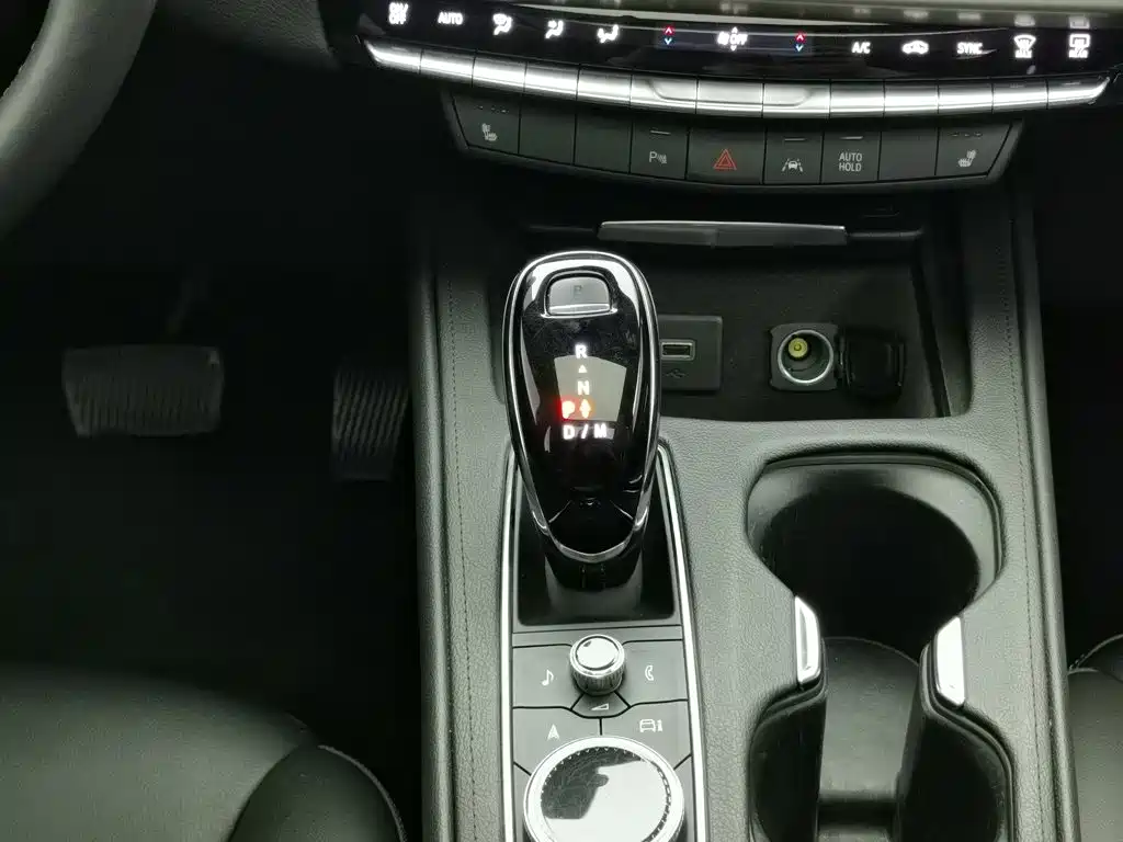 Cadillac XT4 2023 2024 28T 2WD Luxury