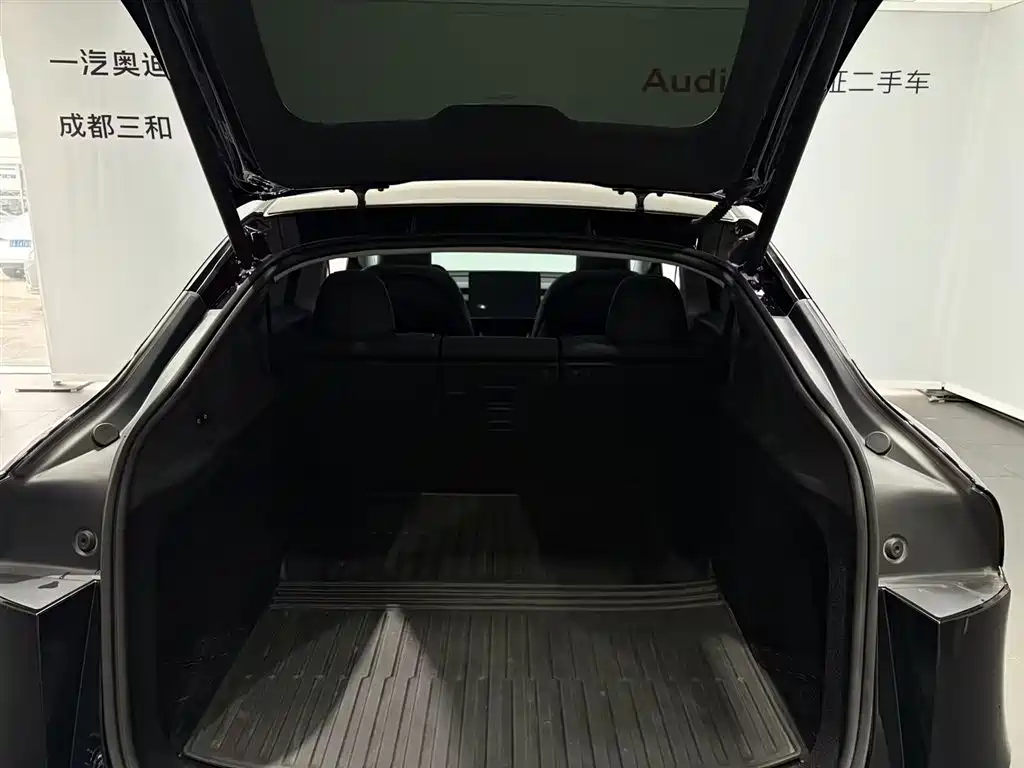 Фото 9 - Tesla Model Y