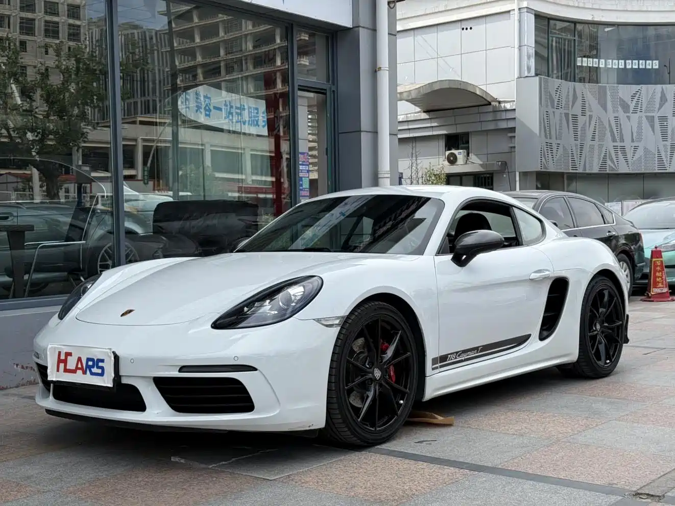 Photo 1 - Porsche 718
