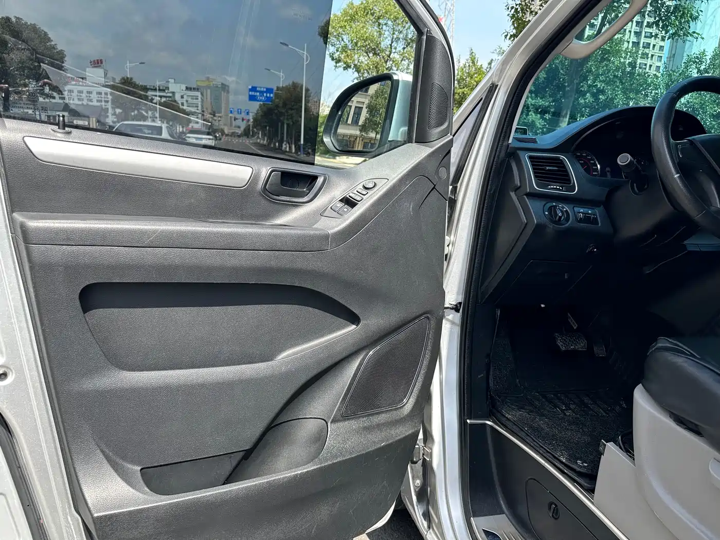 SAIC Maxus Maxus G10 2018 PLUS 2.0T Automatic Executive Edition фото 18
