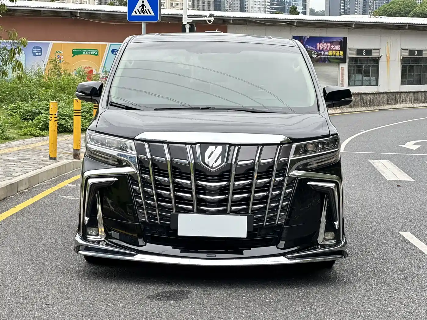 Toyota Alphard 2018 Facelift 3.5L Premium Edition фото 2