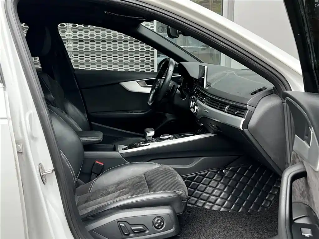 Audi A4 (Import) 2020 Avant Pioneer 40 TFSI Luxury Sport фото 22