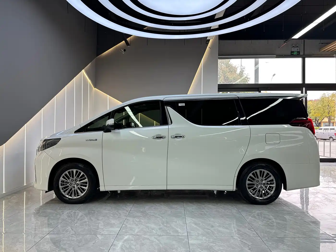 Toyota Alphard 2021 Hybrid 2.5L Premium фото 7