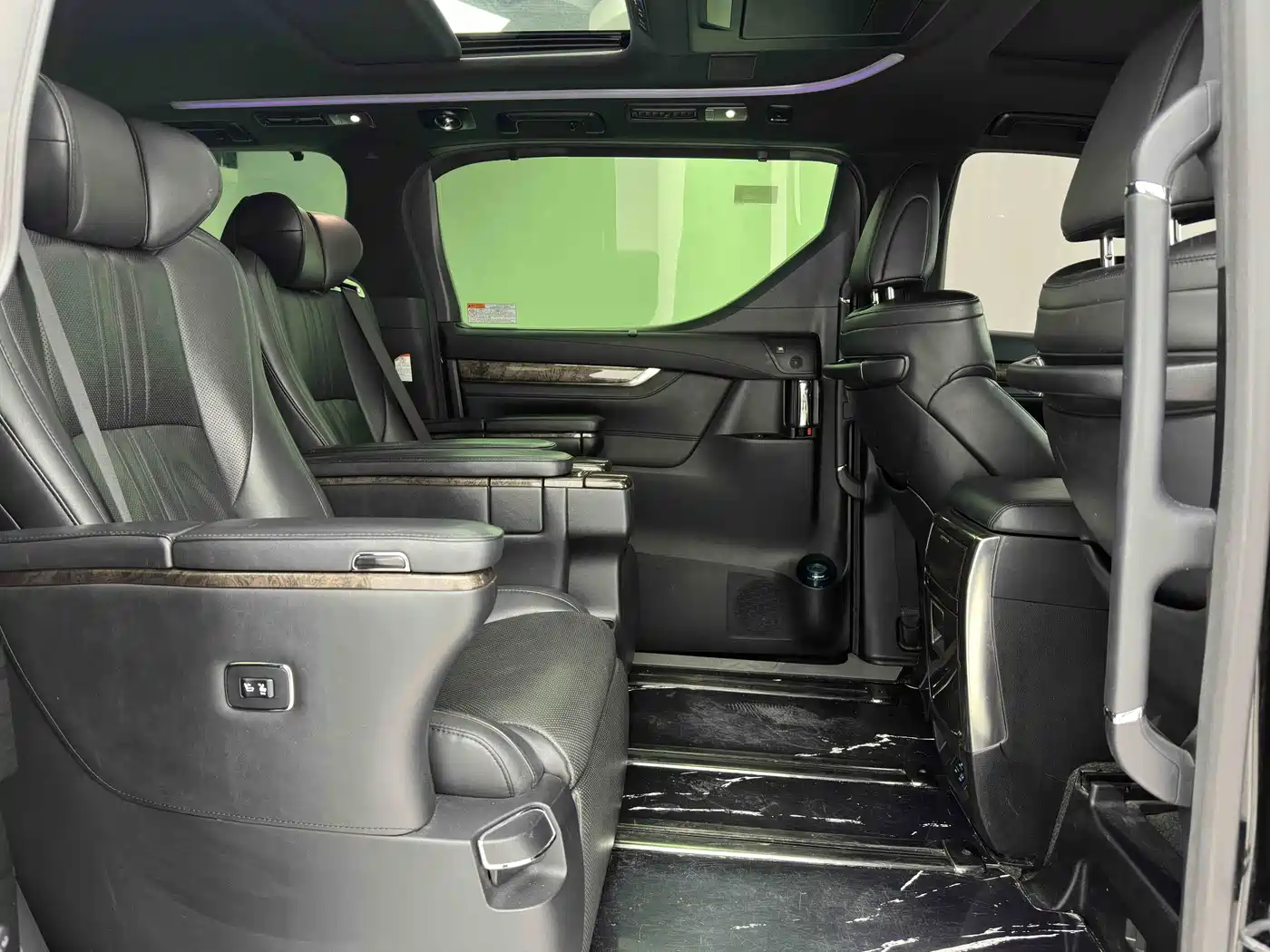 Toyota Alphard 2019 Hybrid 2.5L Premium Edition фото 30