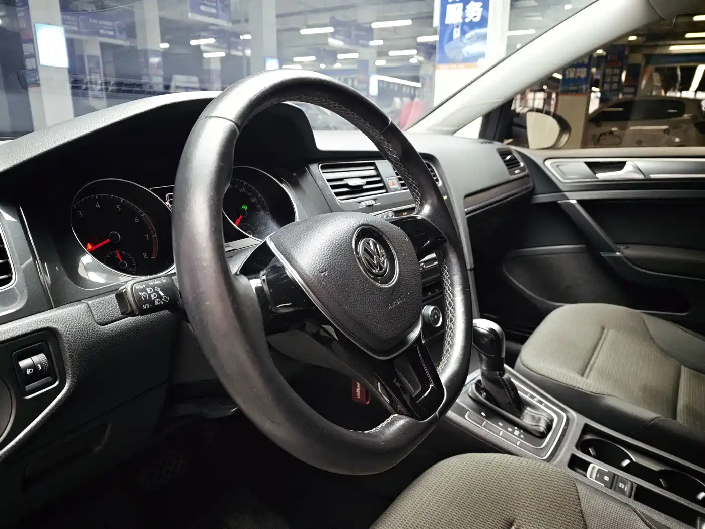 Фото 8 - Volkswagen Golf