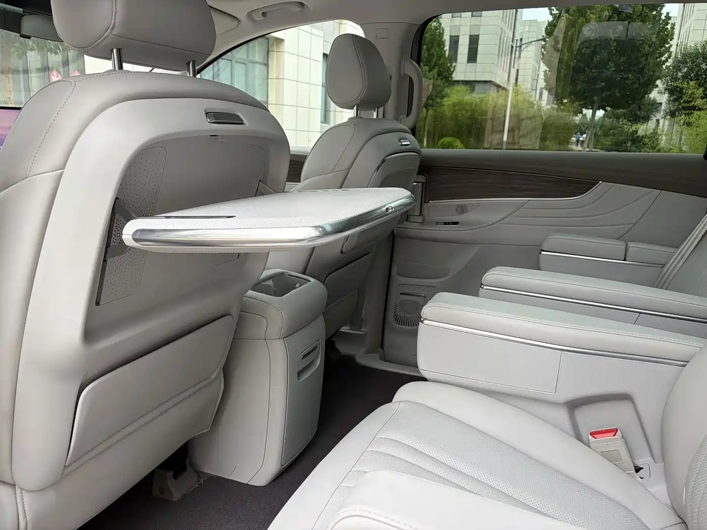 Roewe iMAX8 EV 2025 2026 1.5T DMH High-End Edition