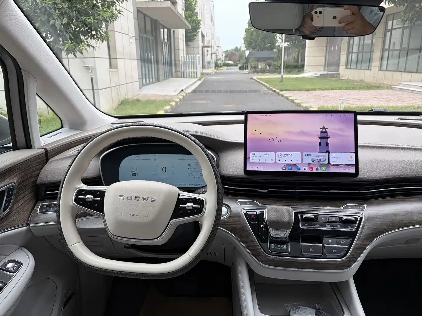 Roewe iMAX8 EV 2025 2026 1.5T DMH High-End Edition