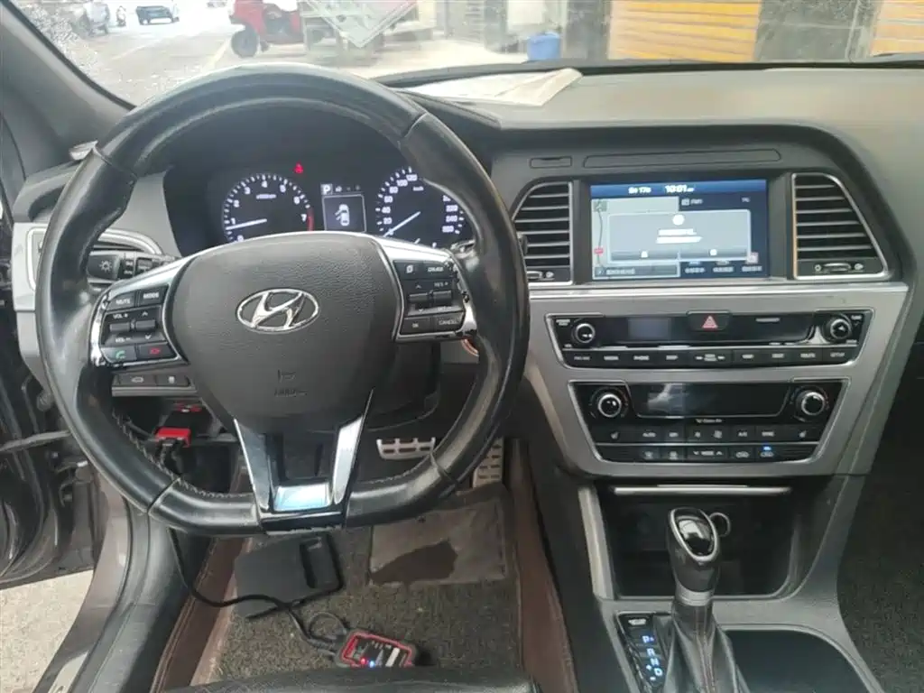 Hyundai Sonata 2015 1.6T GLS Smart фото 10