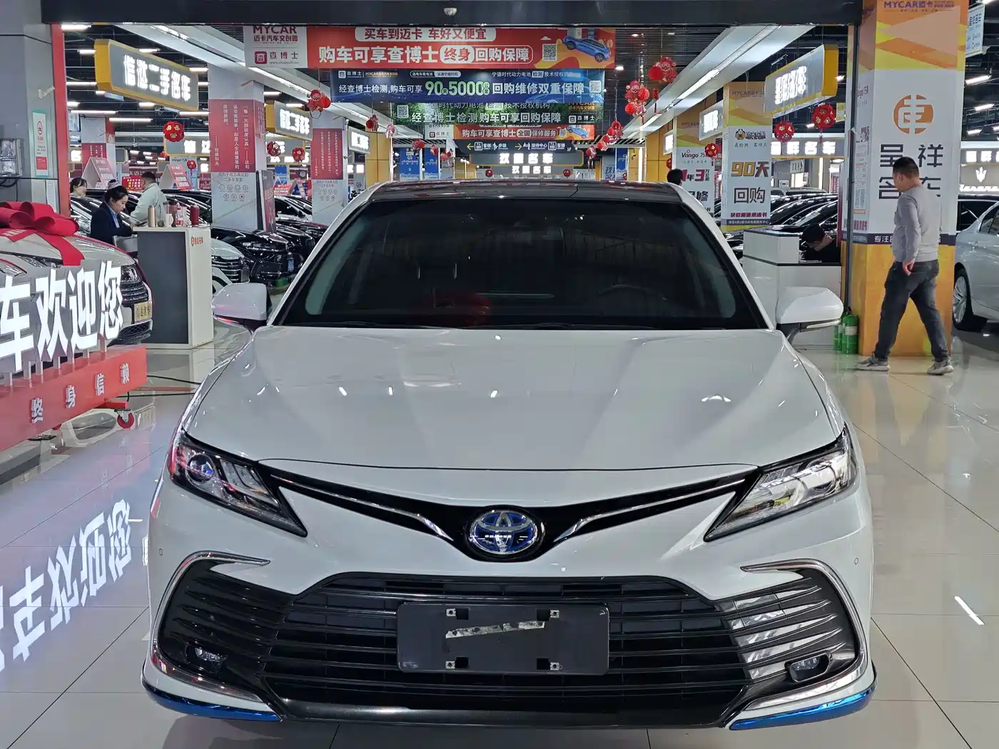 Toyota Camry 2021 Hybrid 2.5HG Luxury Edition фото 2