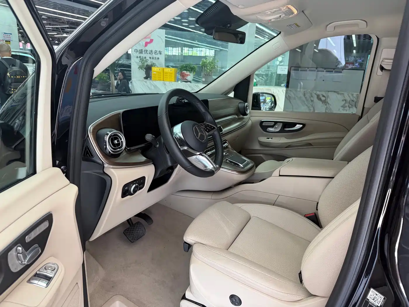 Mercedes-Benz V-Class 2025 2024 V 300 Pilot Edition