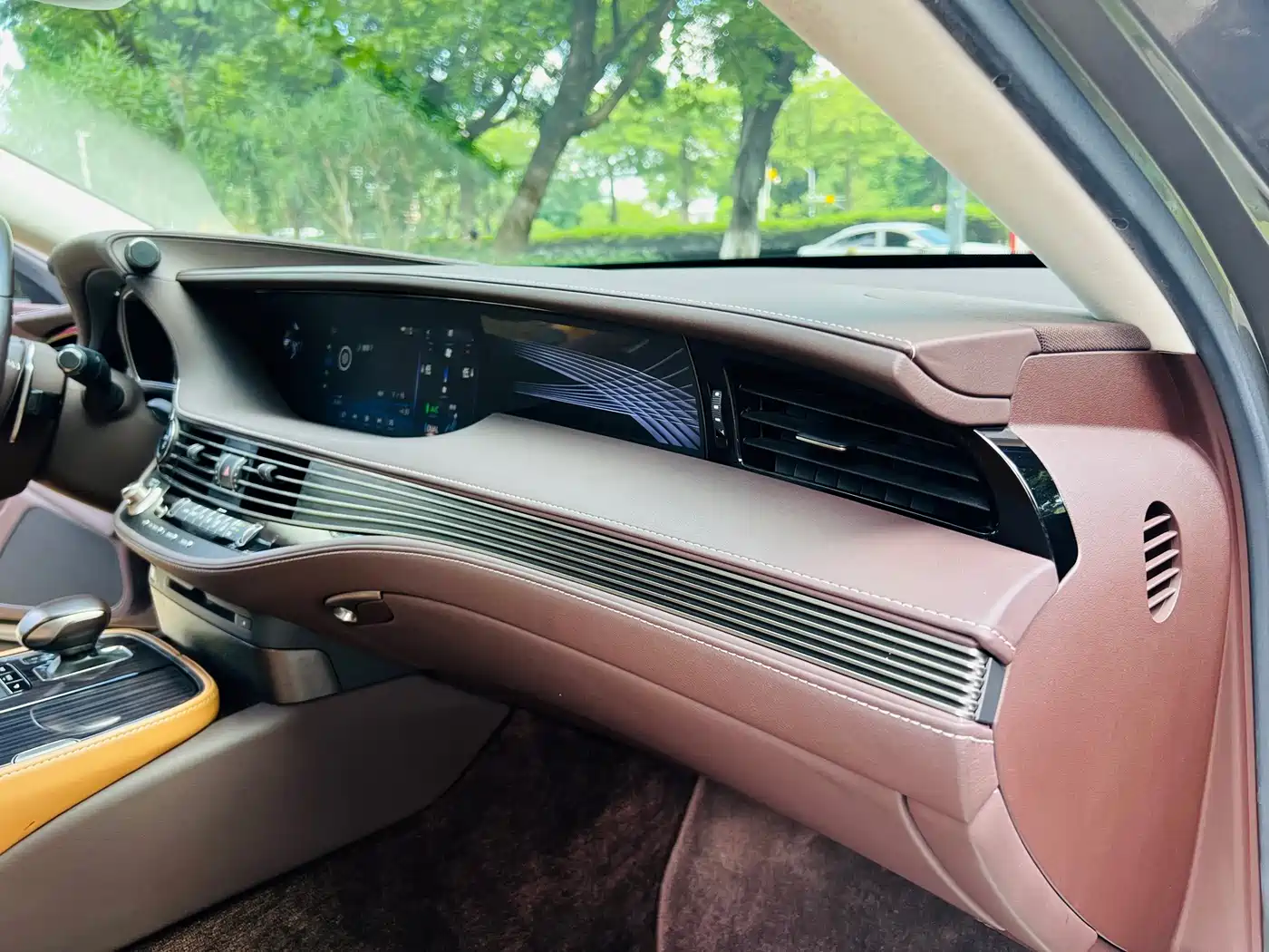 Фото 15 - Lexus LS