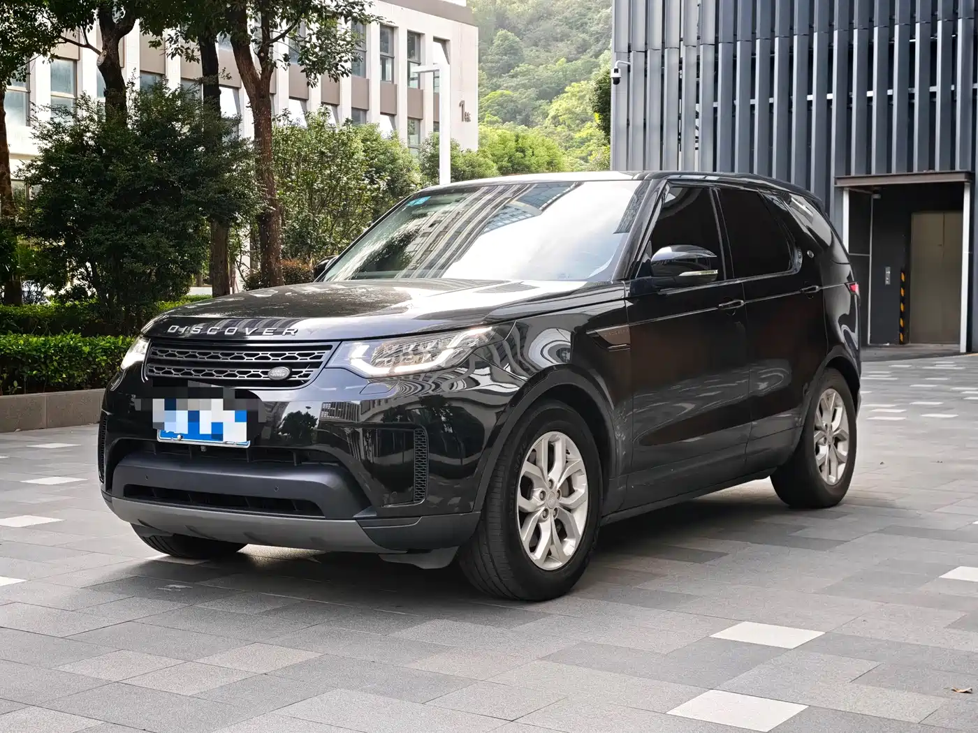 Photo 1 - Land Rover Discovery