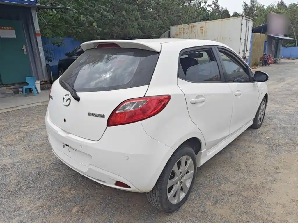 Mazda 2 2015 2012 Hatchback Dynamic 1.5L Automatic Value Edition