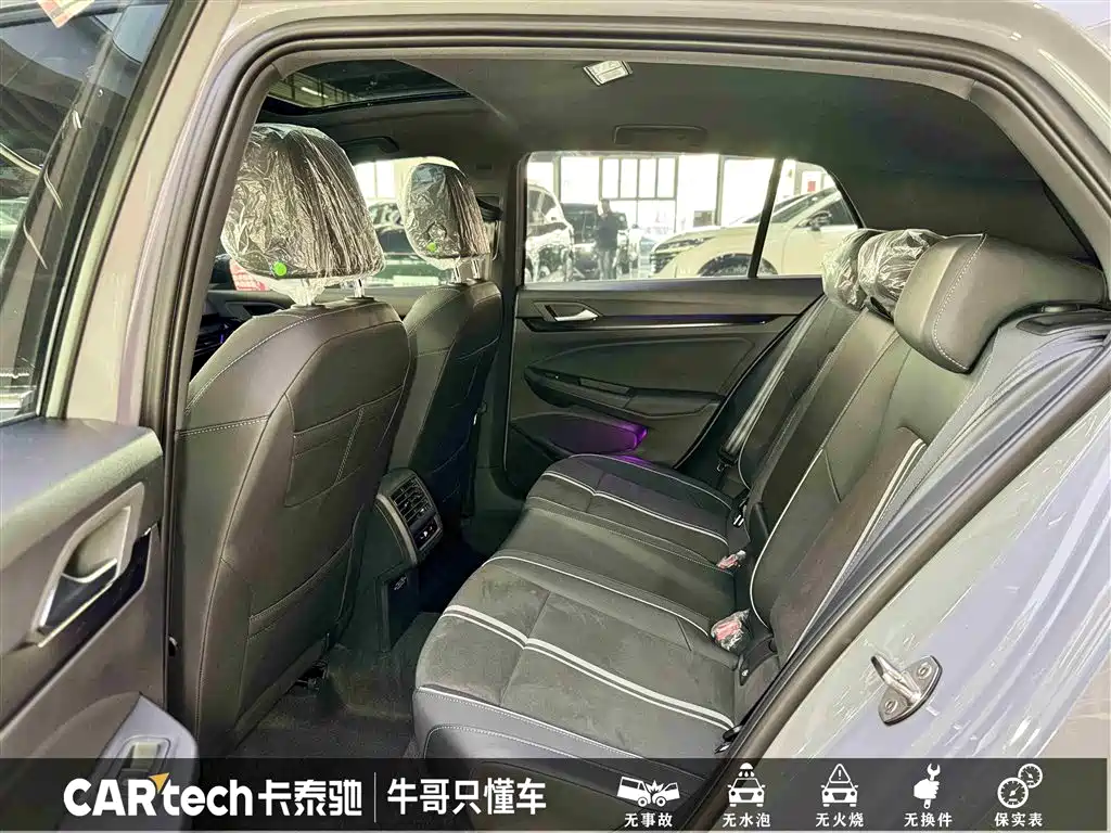 Volkswagen Golf 2023 Model 280TSI DSG R-Line фото 24
