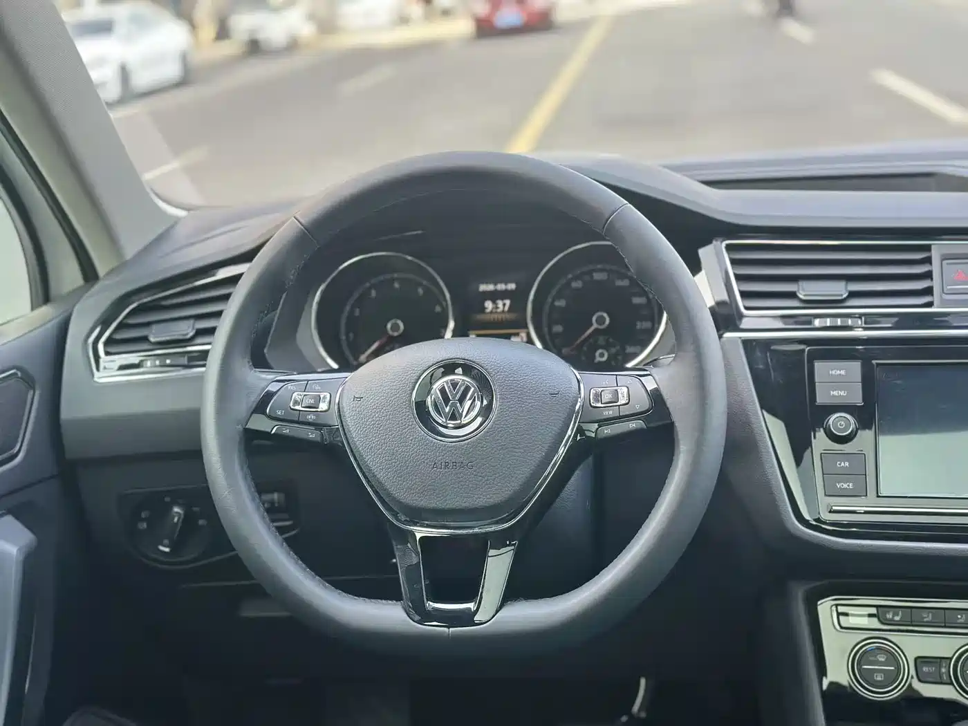 Volkswagen Tiguan L 2019 330TSI Auto 2WD Smart Luxury Edition China V фото 9