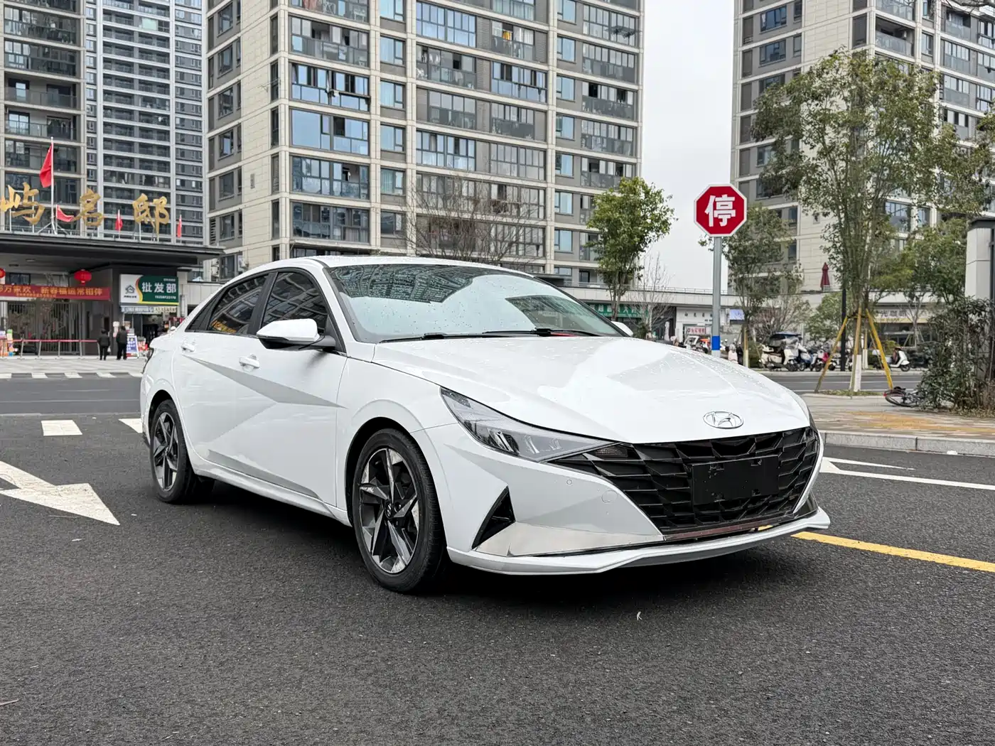 HYUNDAI ELANTRA