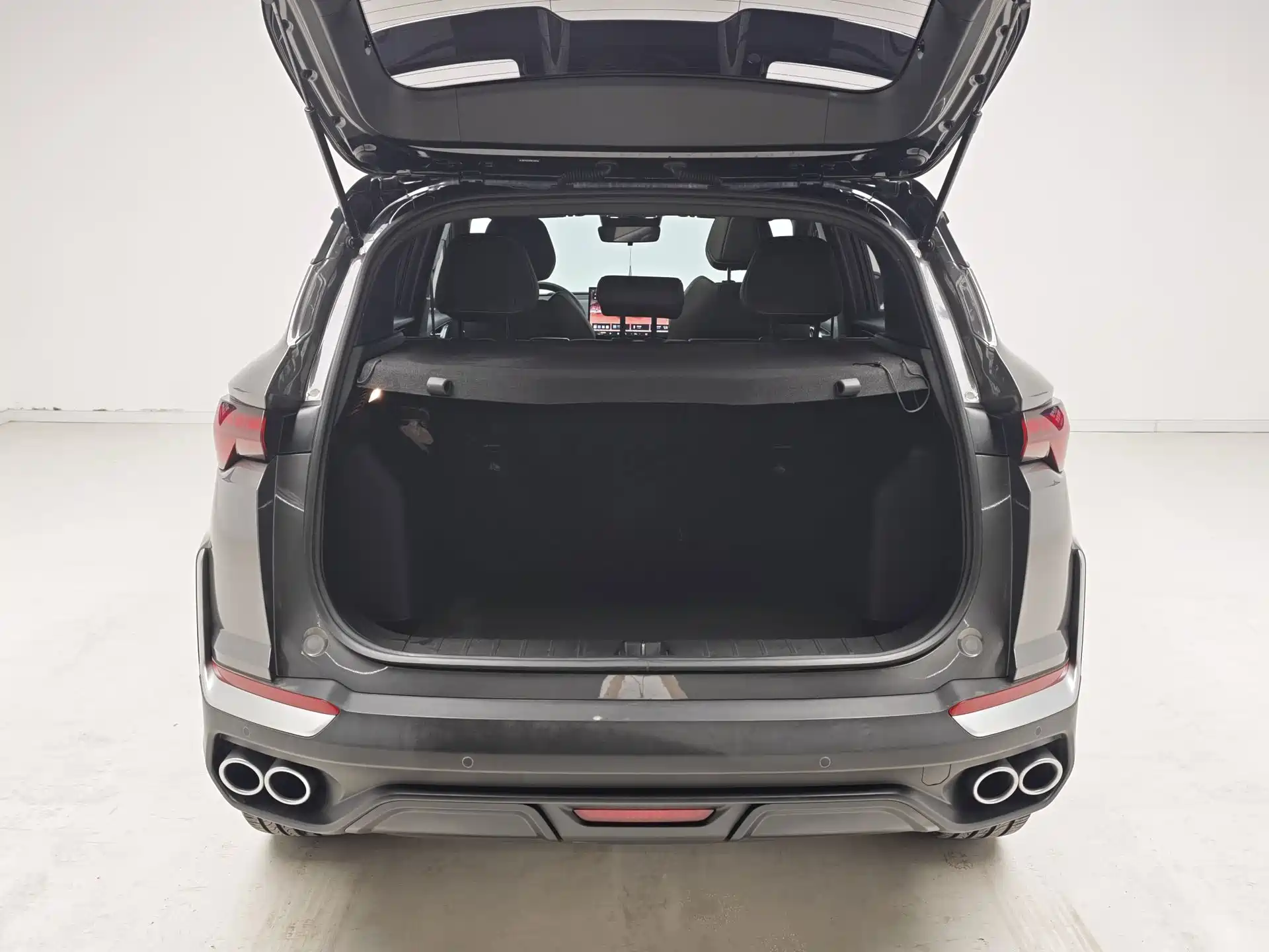 Фото 10 - Geely Coolray