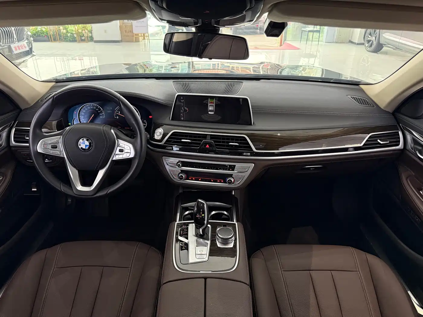 BMW 7 Series 2016 730Li Leading фото 8