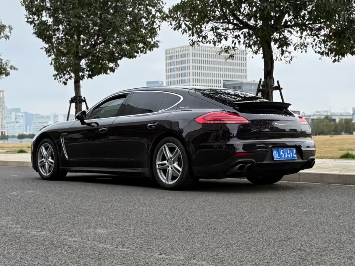 Porsche Panamera 2016 Panamera Executive Edition 3.0T фото 3