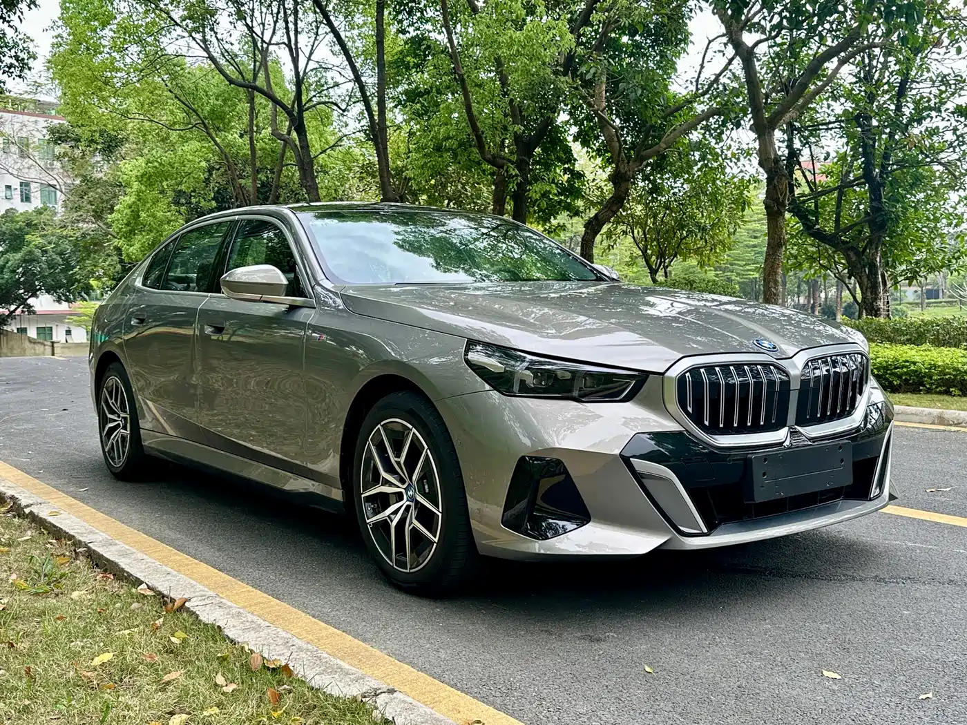 BMW I5