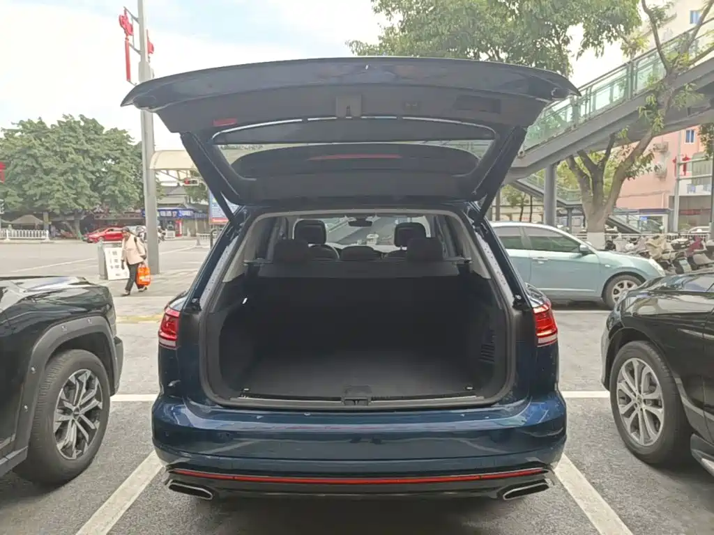 Фото 19 - Volkswagen Touareg
