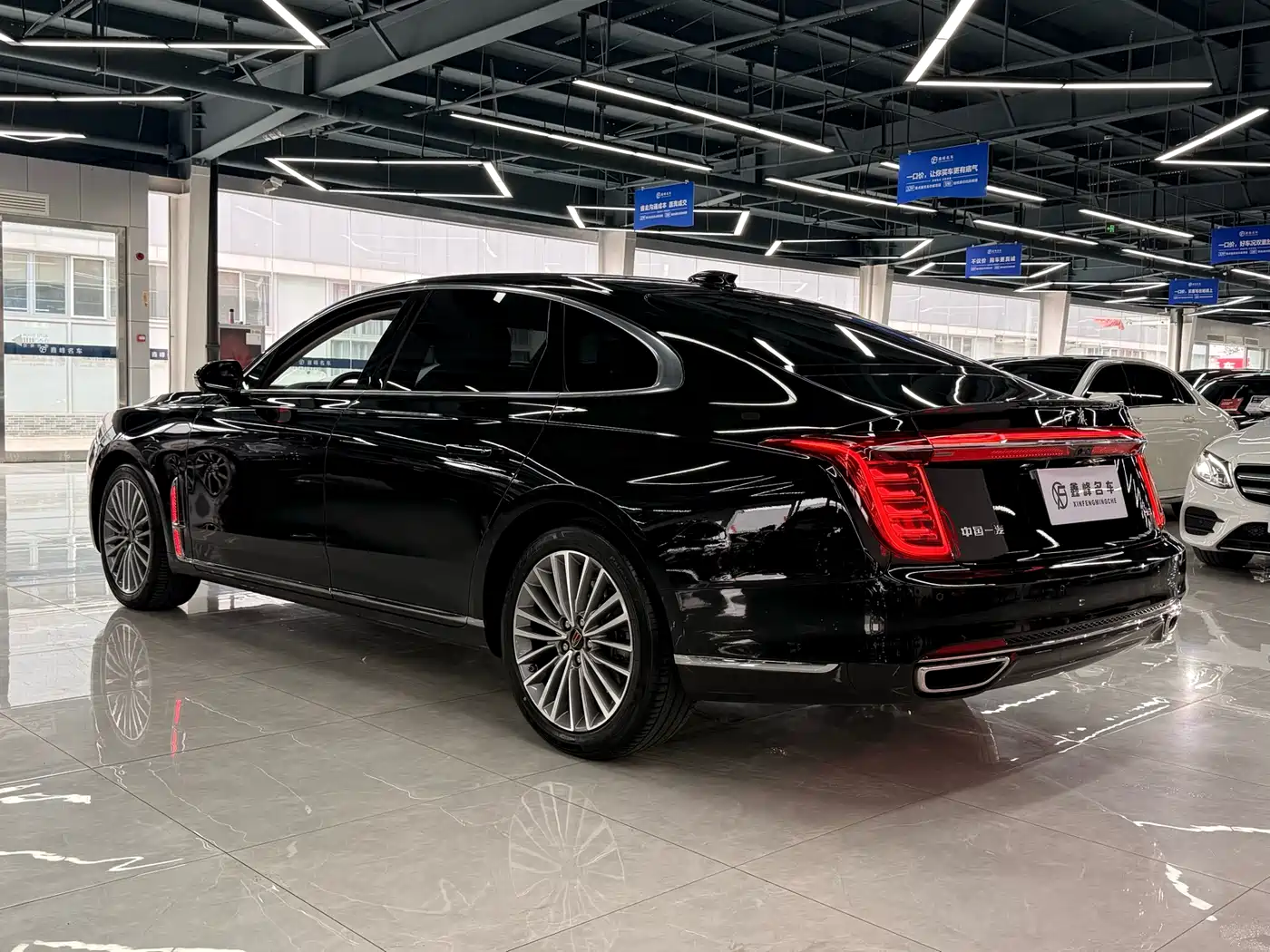 Hongqi H9 2022 2.0T Smart Connect Flag Enjoy Edition фото 20