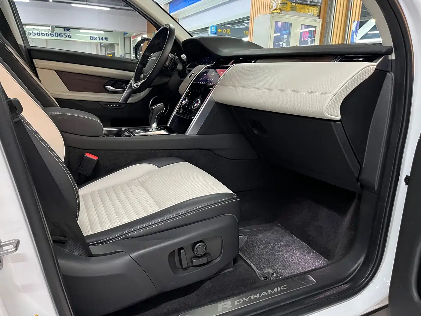 Land Rover Discovery Sport 2020 249PS R-Dynamic Performance Tech 7-seater фото 15