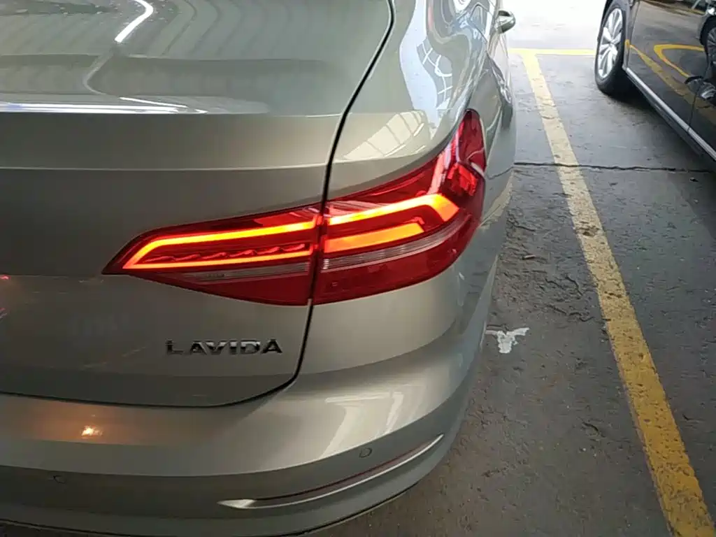 Volkswagen Lavida 2019 1.5L Automatic Comfort Edition China VI 8
