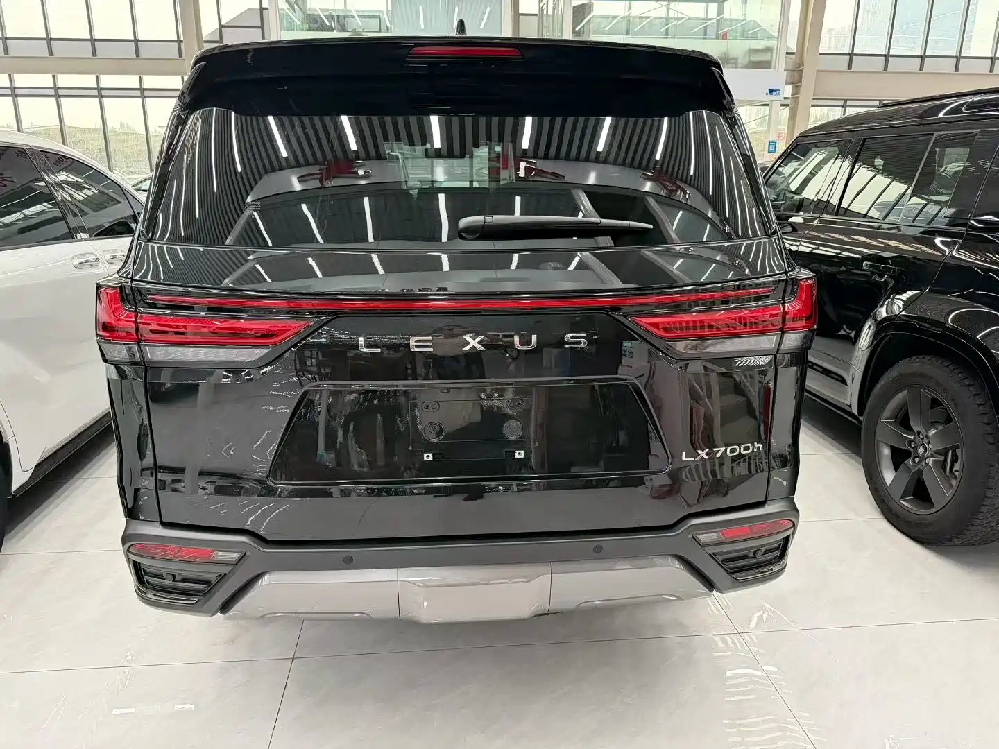 Photo 9 - Lexus LX