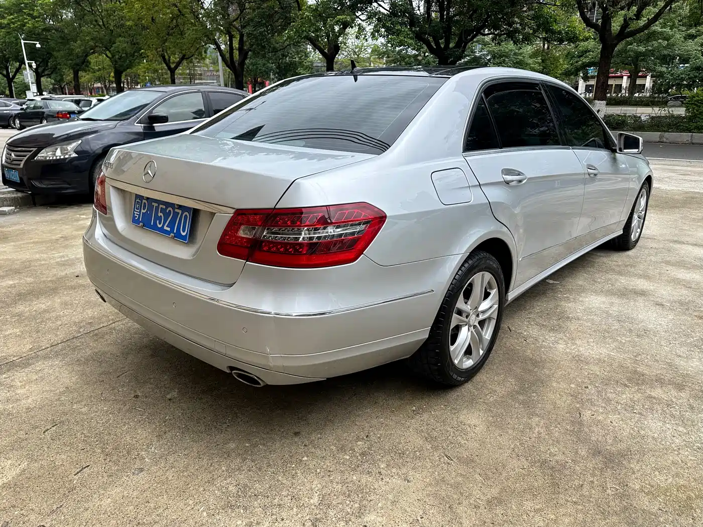 Mercedes-Benz E-Class 2011 E 300 L Fashion Premium фото 4