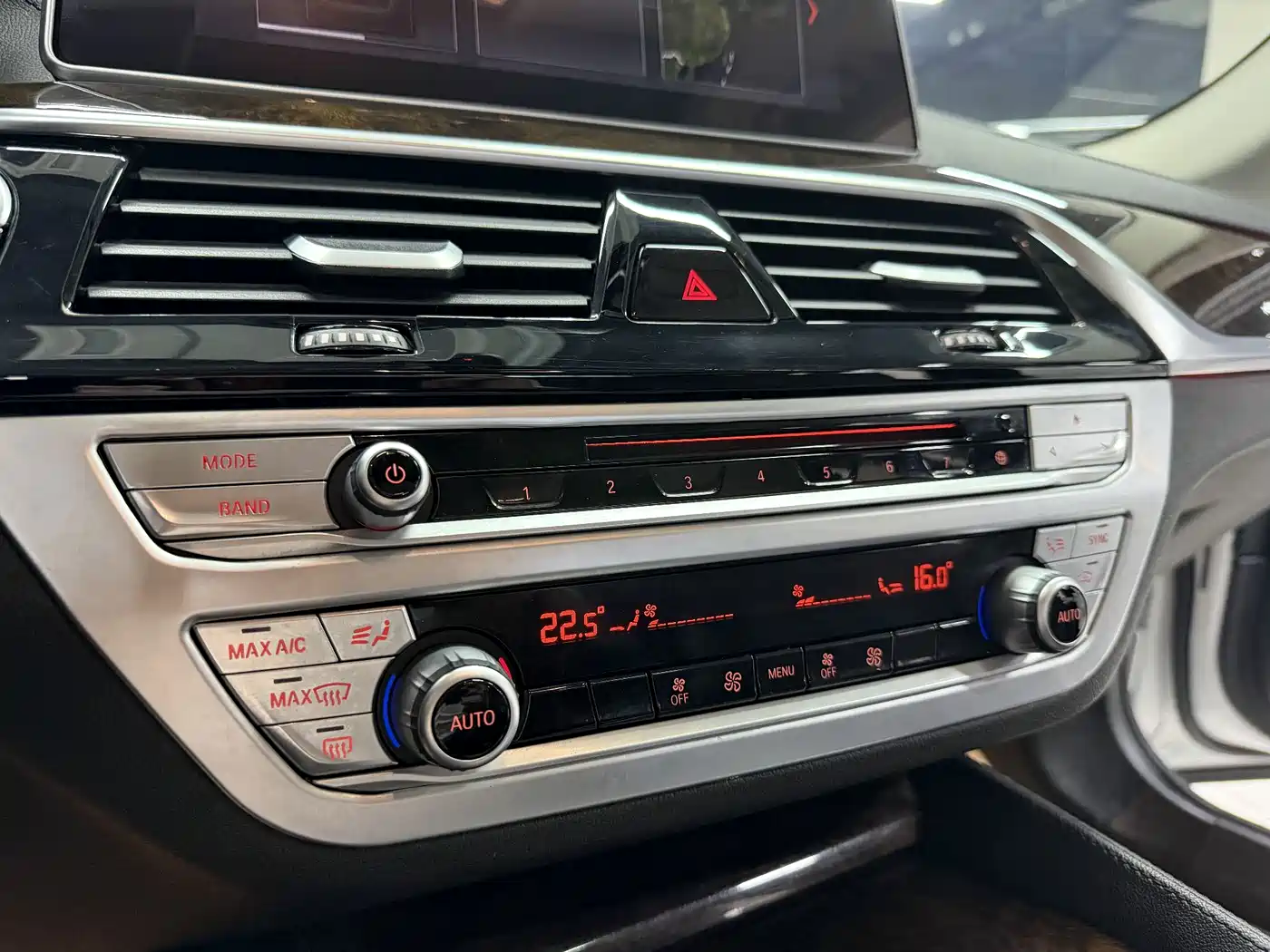 BMW 5 Series 2018 525Li Luxury Package фото 21
