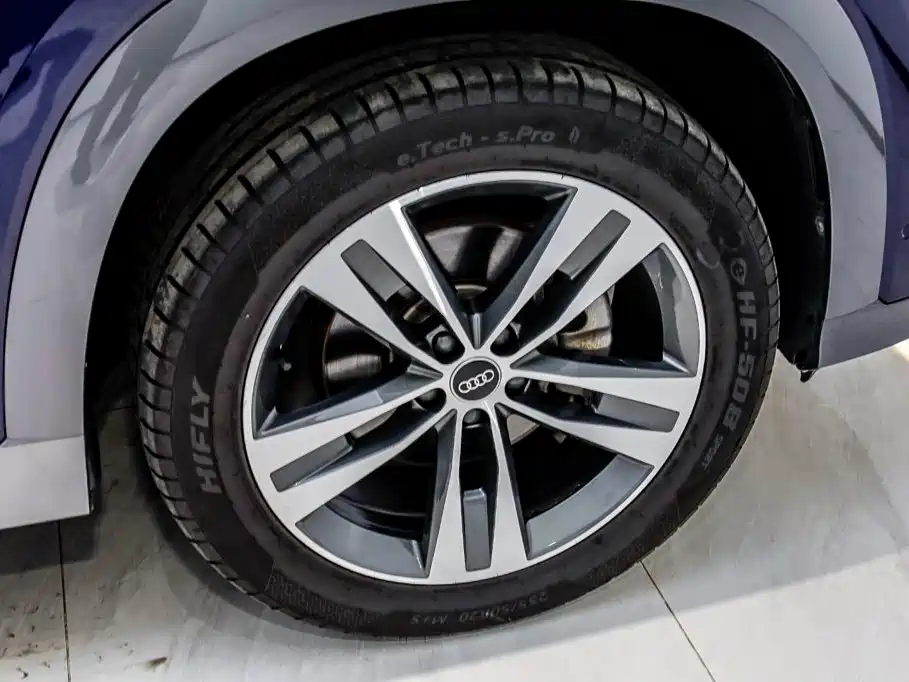 Audi Q6 2023 2023 45 TFSI quattro Uniform Cloud Yulin Package