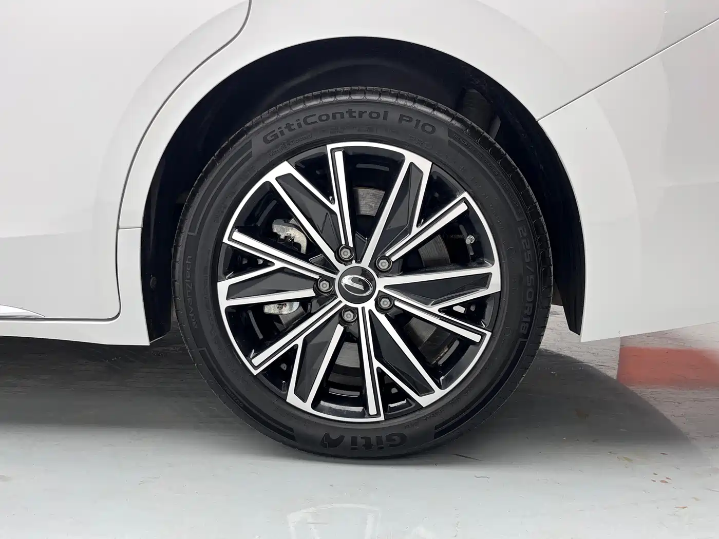 GAC Trumpchi Trumpchi E8 NEV 2024 150km Soaring Dragon Glory Edition фото 13