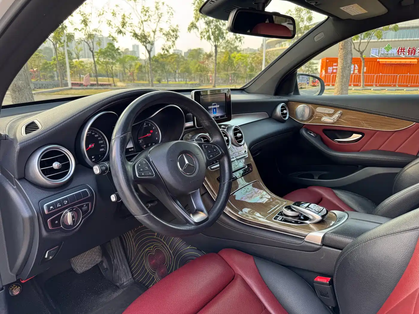 Mercedes-Benz GLC Coupe 2019 GLC 260 4MATIC Coupe SUV фото 8