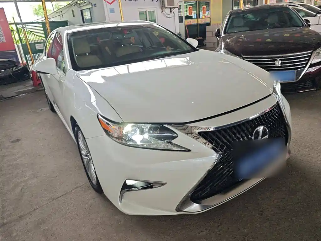Фото 4 - Lexus ES