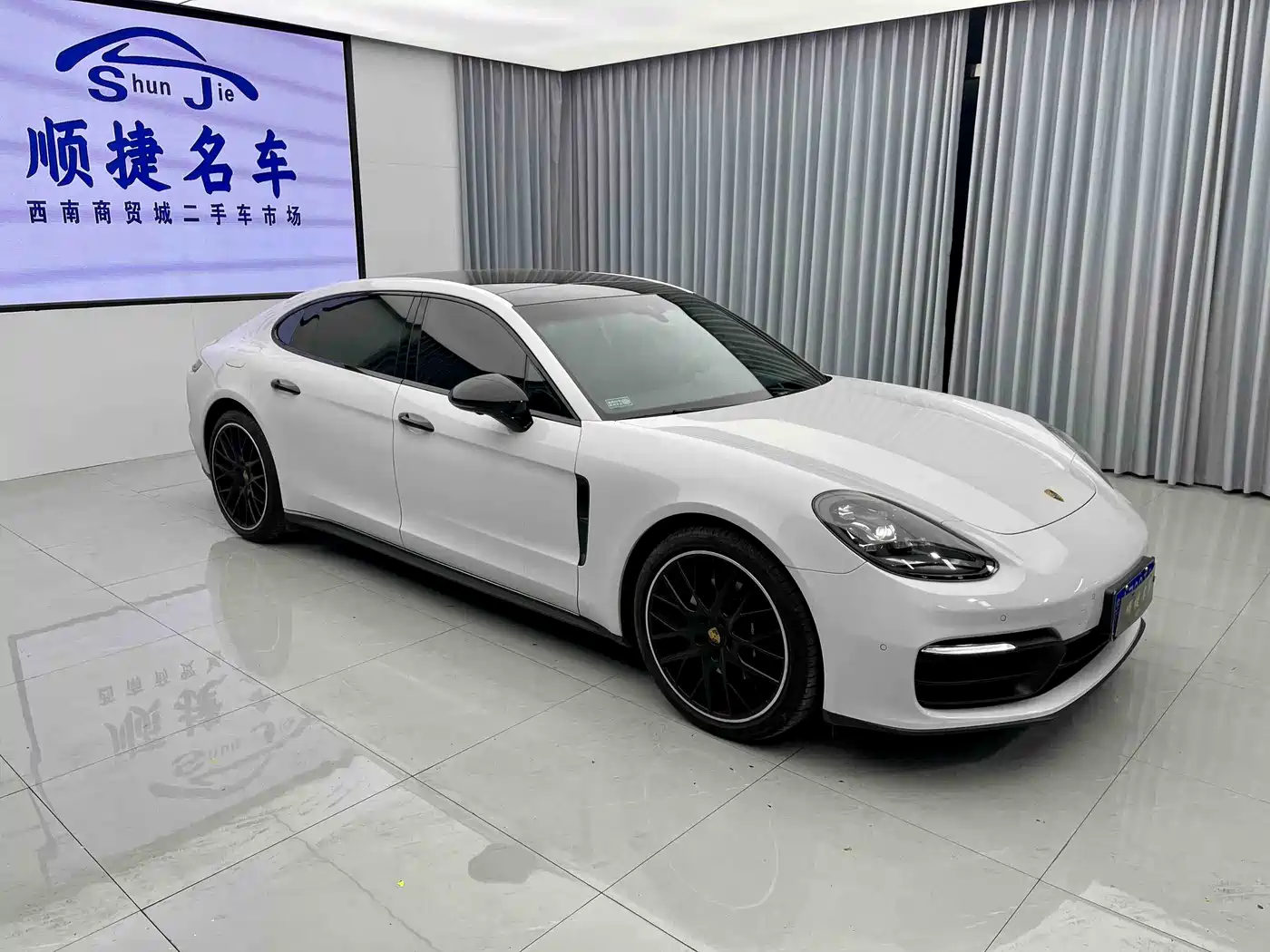 Porsche Panamera 2023 Panamera 4 Executive Long Wheelbase 2.9T фото 3