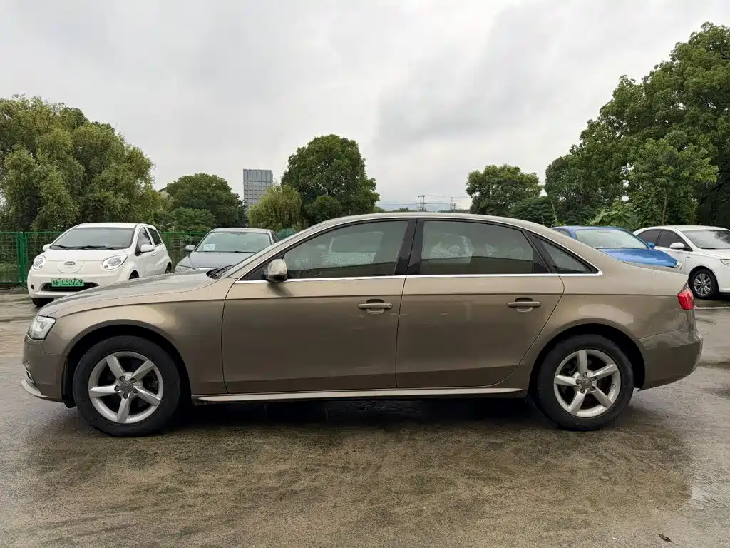 Photo 4 - Audi A4L