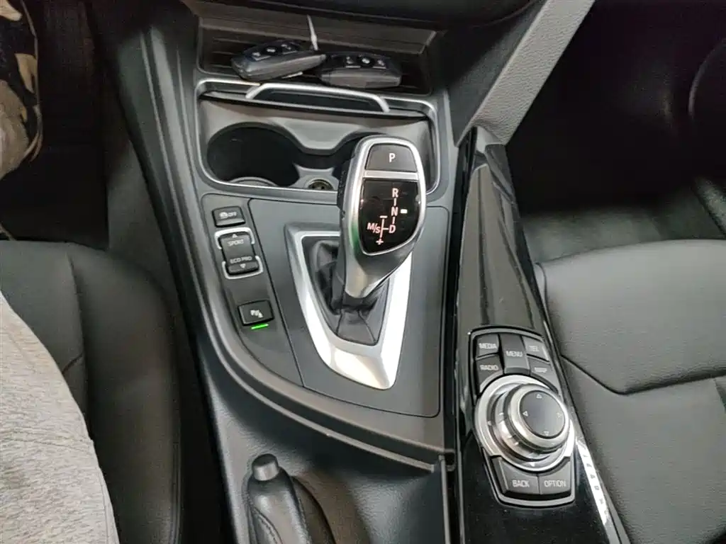 BMW 3 Series 2017 320Li M Sport фото 14