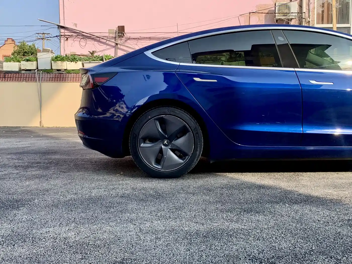 TESLA MODEL 3