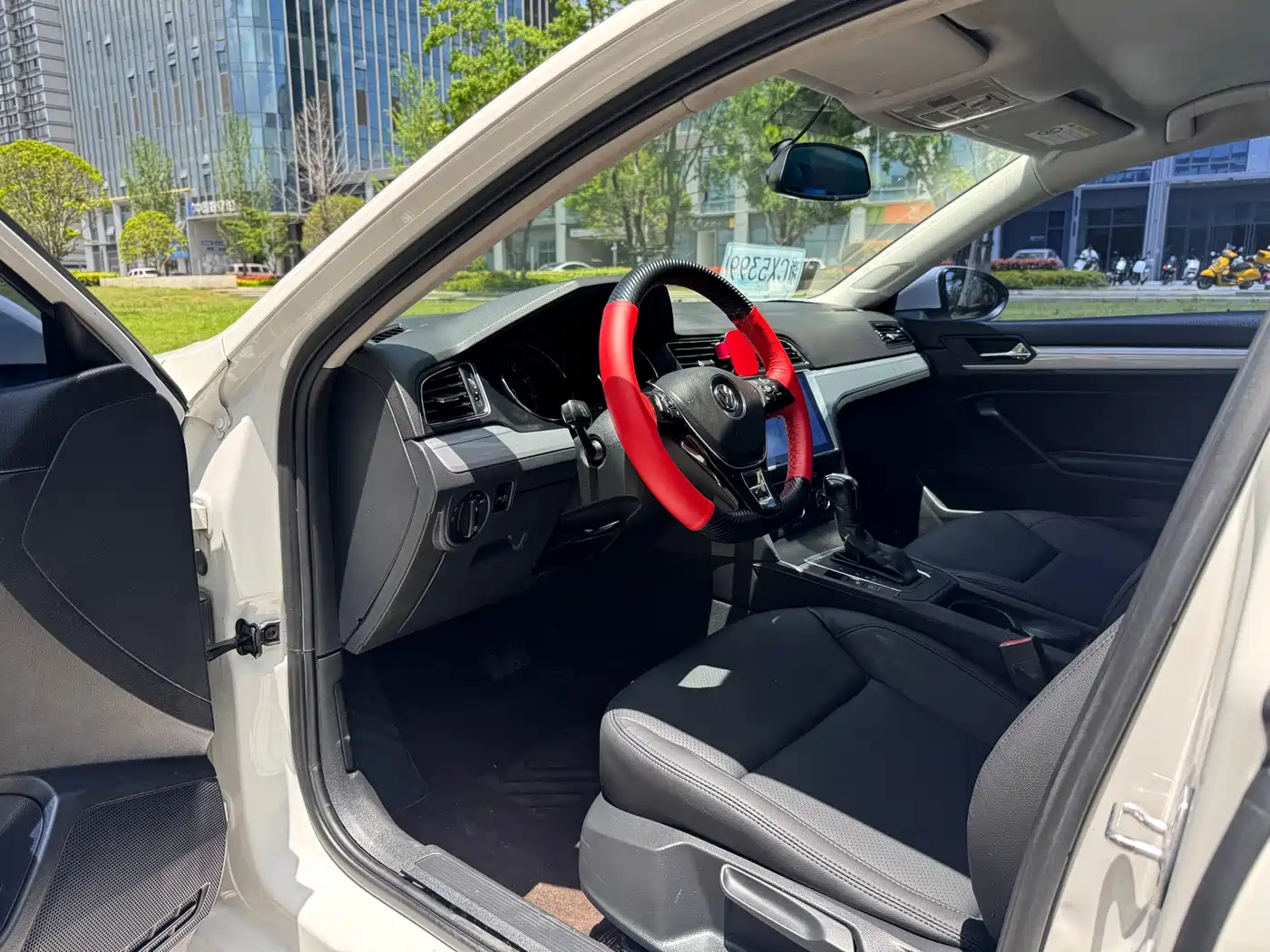 Volkswagen Lamando 2015 230TSI DSG Style фото 5
