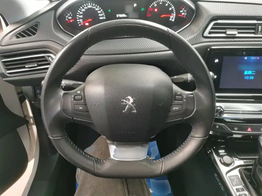 Peugeot 308 2018 1.6L Auto Luxury Edition фото 11